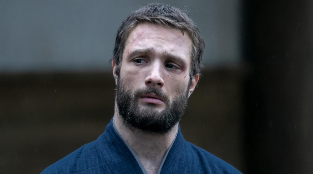     Космо Джарвис, кадр из 1 сезона сериала «Сегун» (2024)