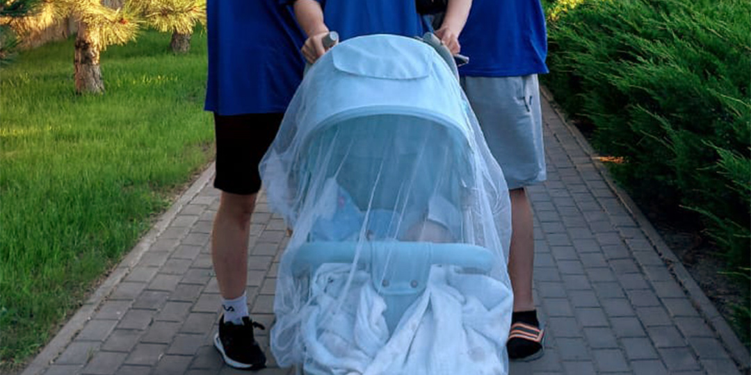 «Мы сразу поняли, что это наши дети. Смущало только то, что их было трое!»