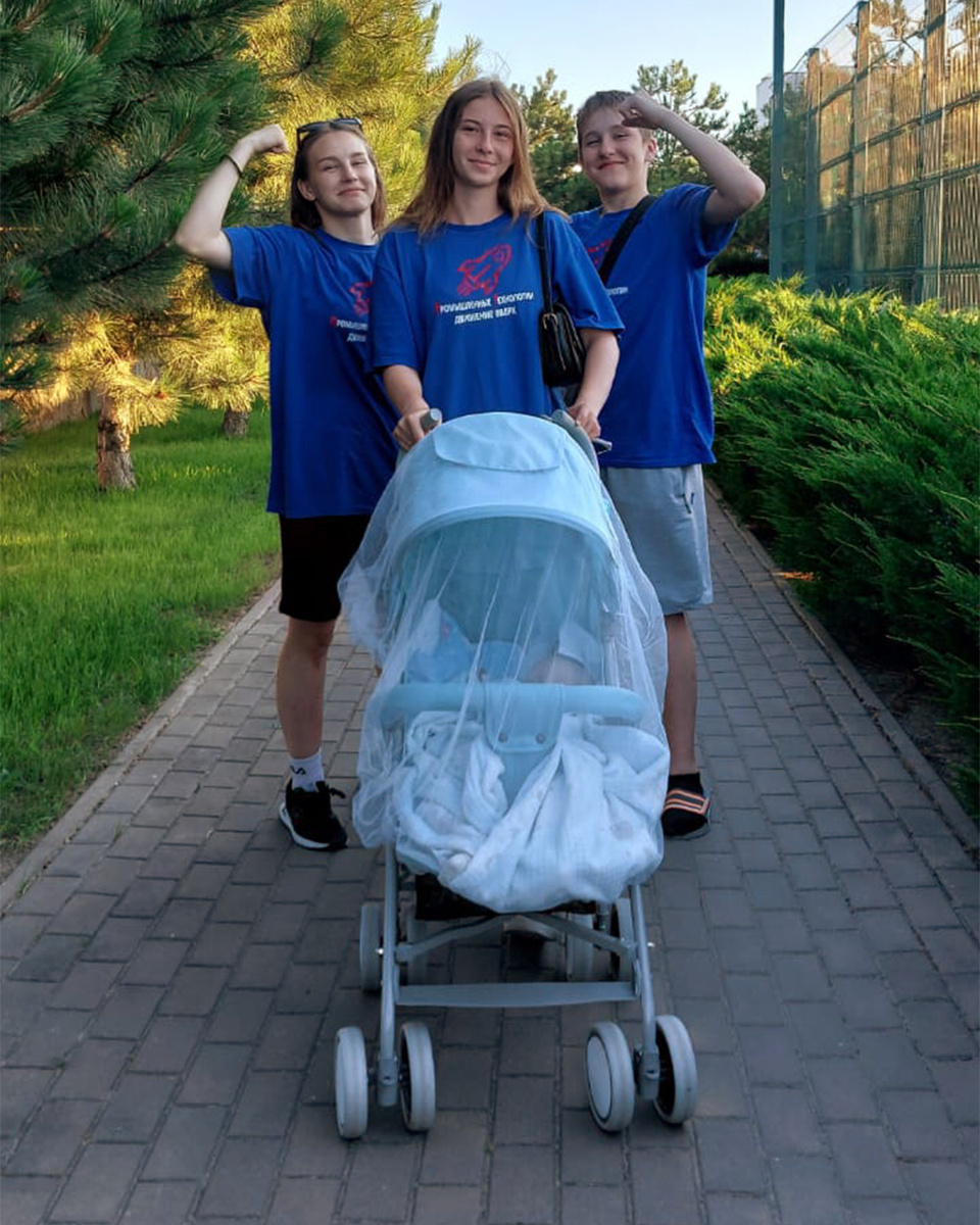 Все трое в семье вскоре обрели младшего брата.