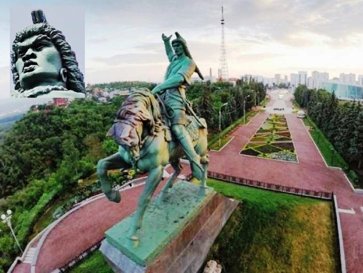 Памятник Салавату Юлаеву работы С.Д. Тавасиева. 1967 г. ( г. Уфа)