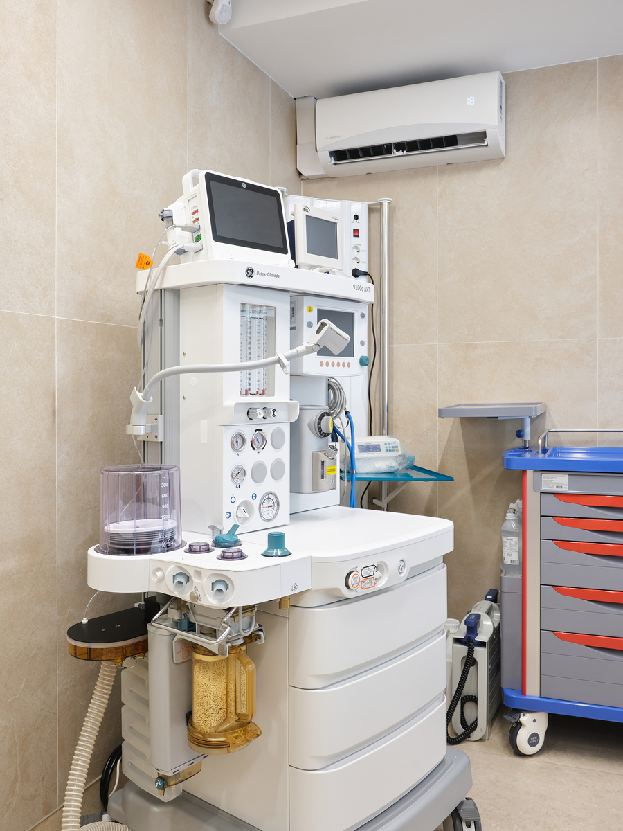 Наркозно-дыхательный аппарат