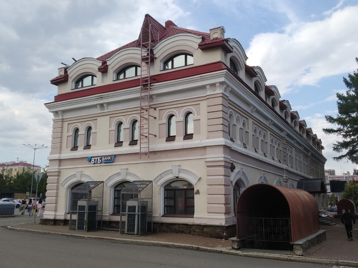 Сейчас здесь работает Банк ВТБ (личное фото)