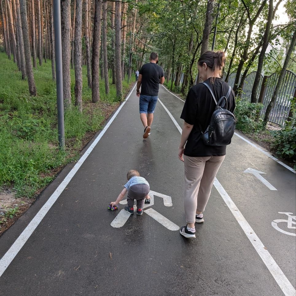 Стою, чтобы не задавил внезапный велосипед сзади