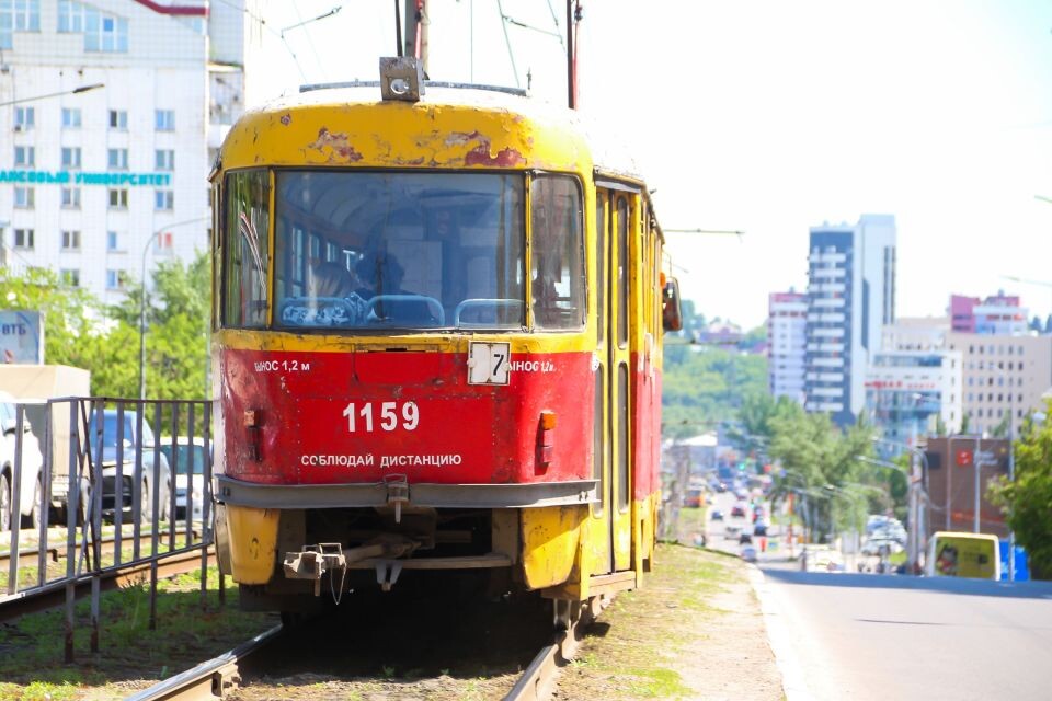    Трамваи Барнаула и их пассажиры. Источник: "Толк"