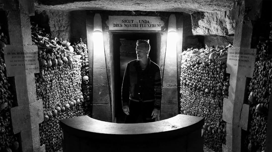 Джош Хомми из Queens Of The Stone Age на месте развития событий