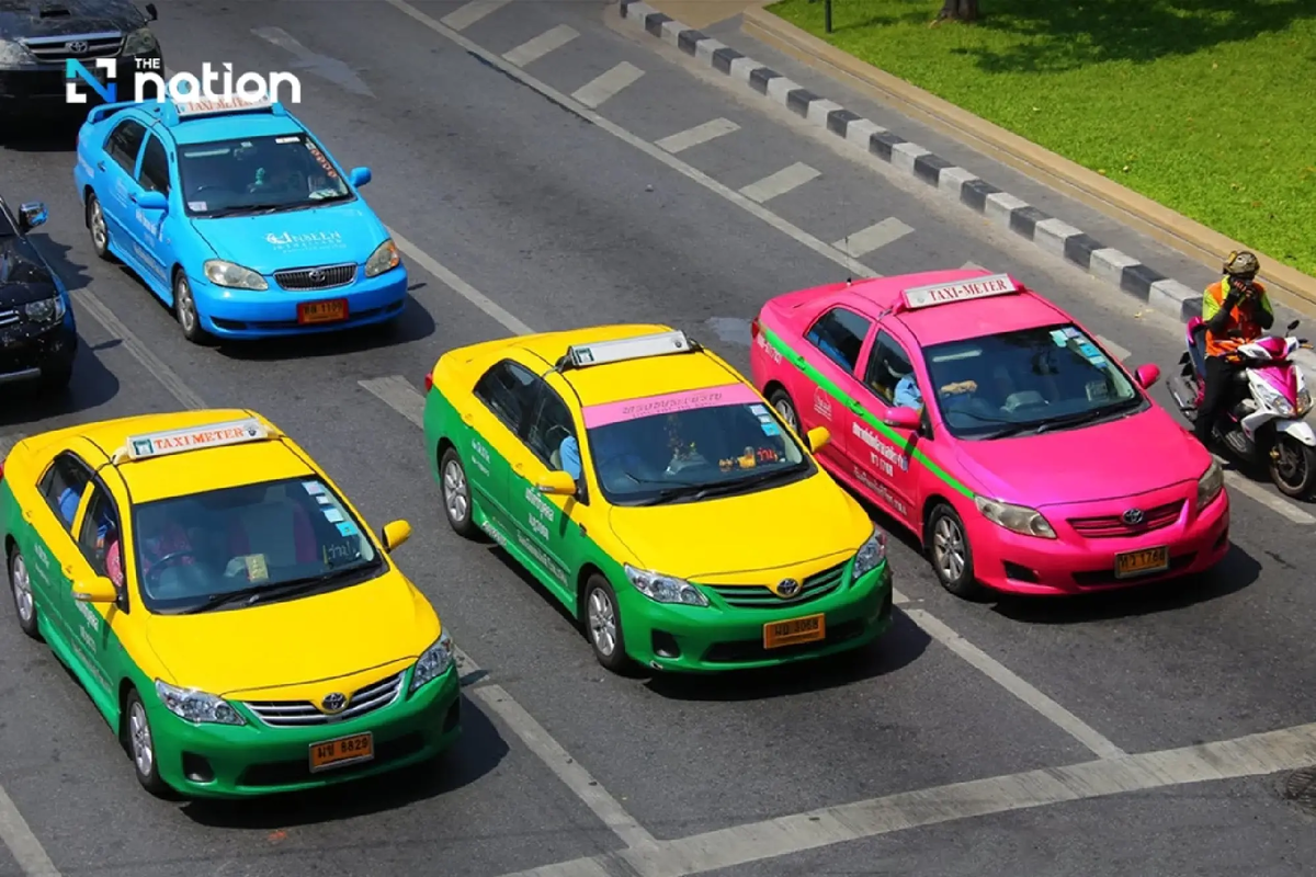 Разноцветные тайские такси