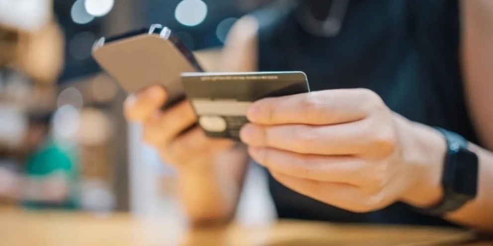 Почему россиянам стоит отказаться от переводов с карты на карту при крупных покупках