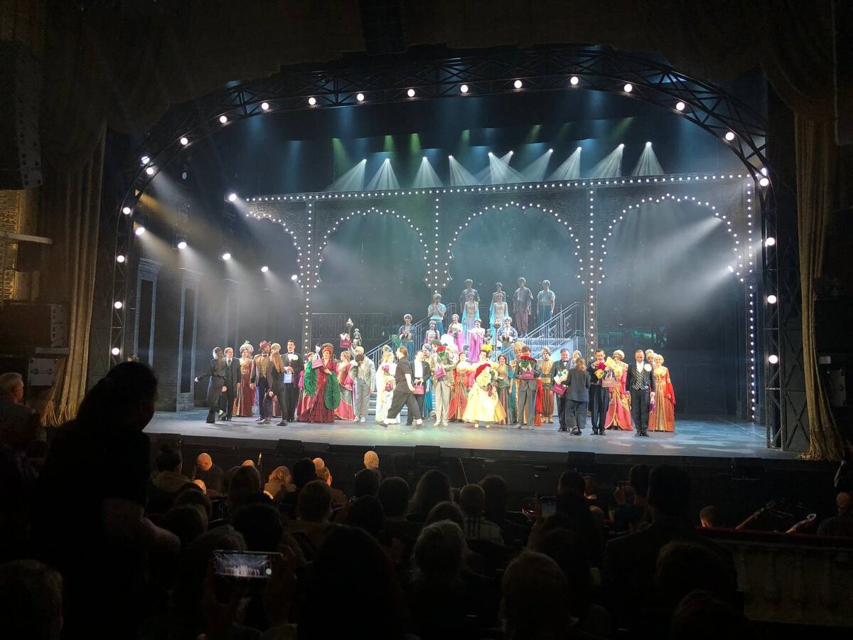 Компания Beauty Seasons стала спонсором спектакля "Фиалка Монмартра", который состоялся в Московском театре оперетты 1 июля этого года. 