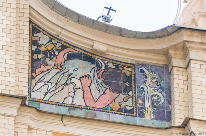 Панно с юношей и чашей