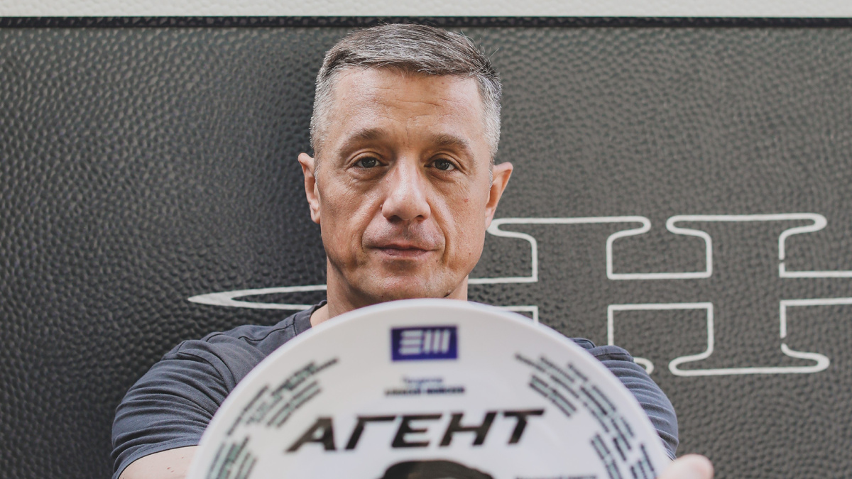 Актёр Алексей Макаров в главной роли – на съёмках сериала «Агент»