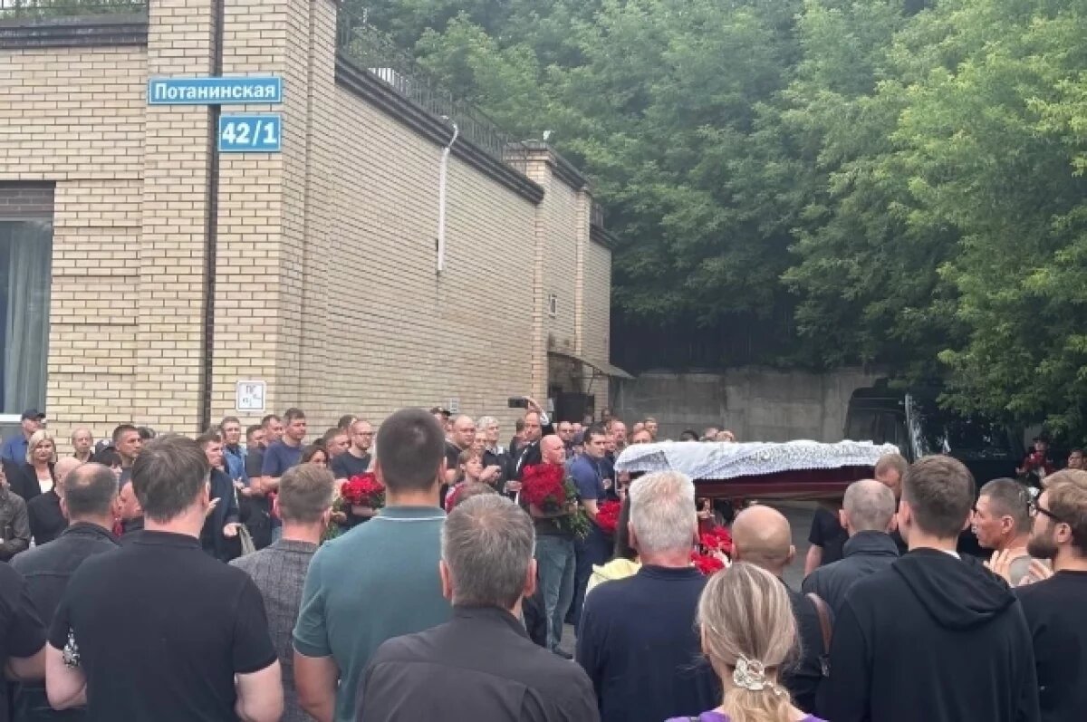    Опубликованы кадры похорон боксёра Сергея Башкирова в Новосибирске
