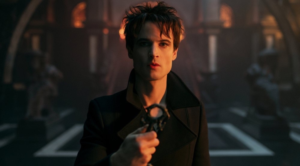     Кадр из 2 сезона сериала «Песочный человек» (2025)