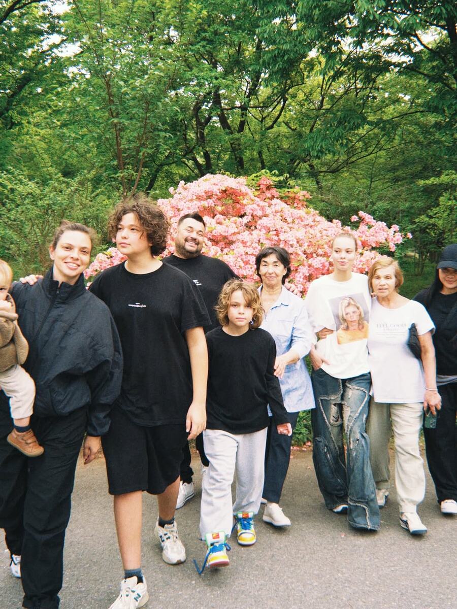 Регина Бурд и Сергей Жуков с детьми