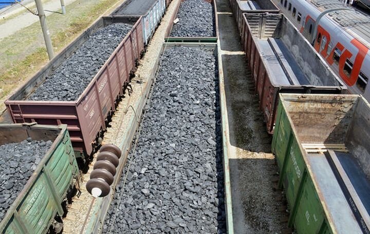 Вагоны с углем. Источник: stock.adobe.com.