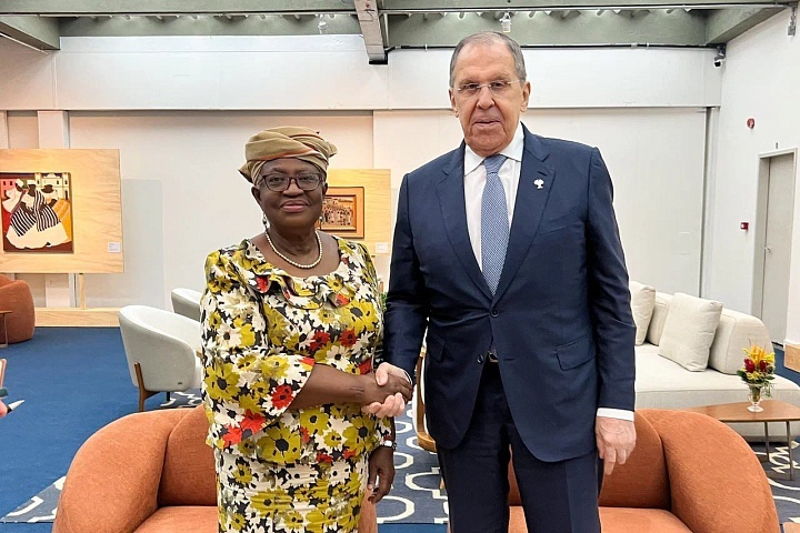 Сергей Лавров с Нгози Оконджо-Ивеала