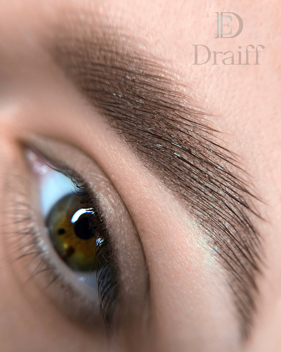 Перманентный макияж бровей сразу после процедуры. Работа Екатерины Драйфф