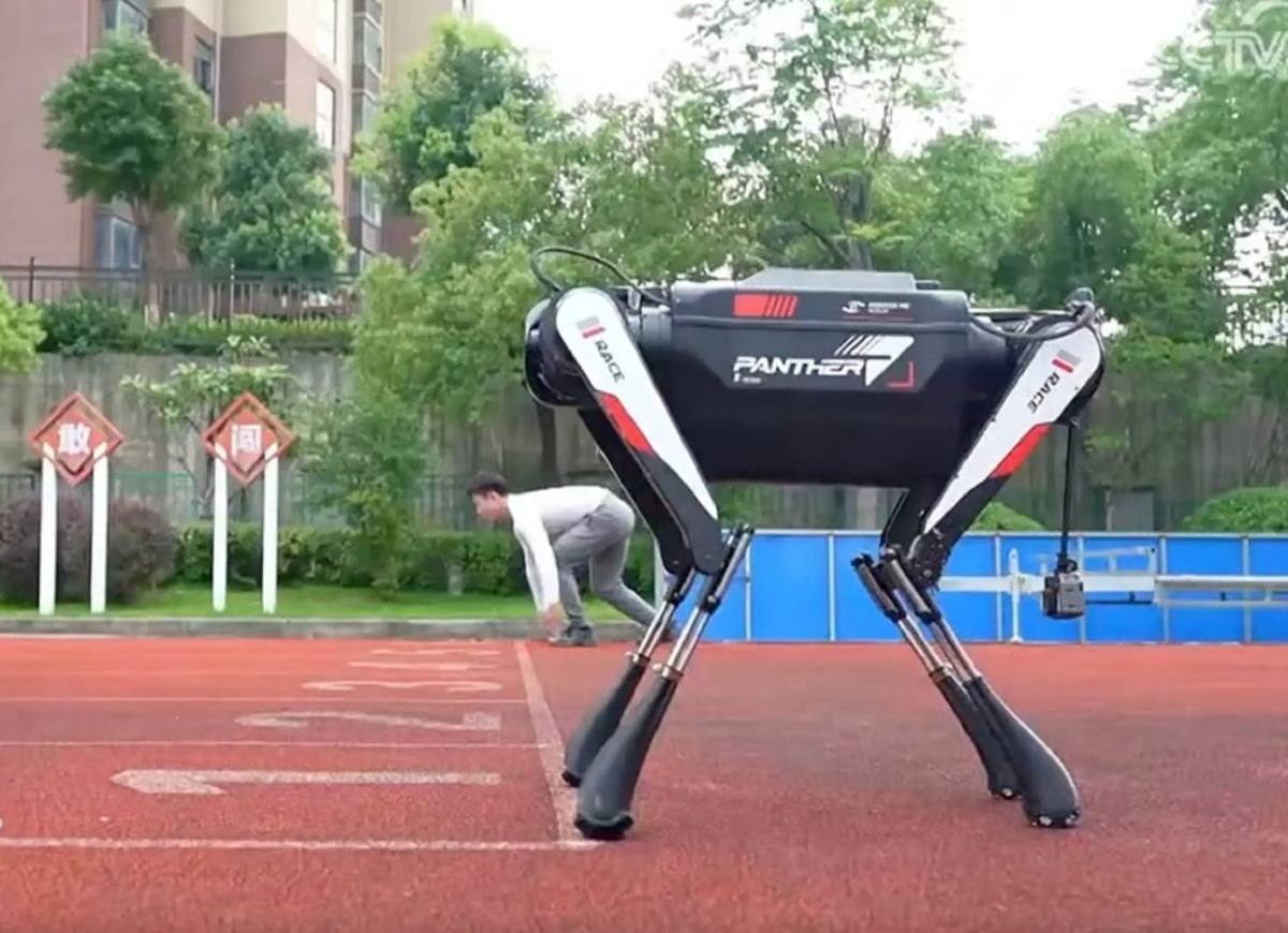    Китайский робопес пробежал стометровку за 13,7 секунды