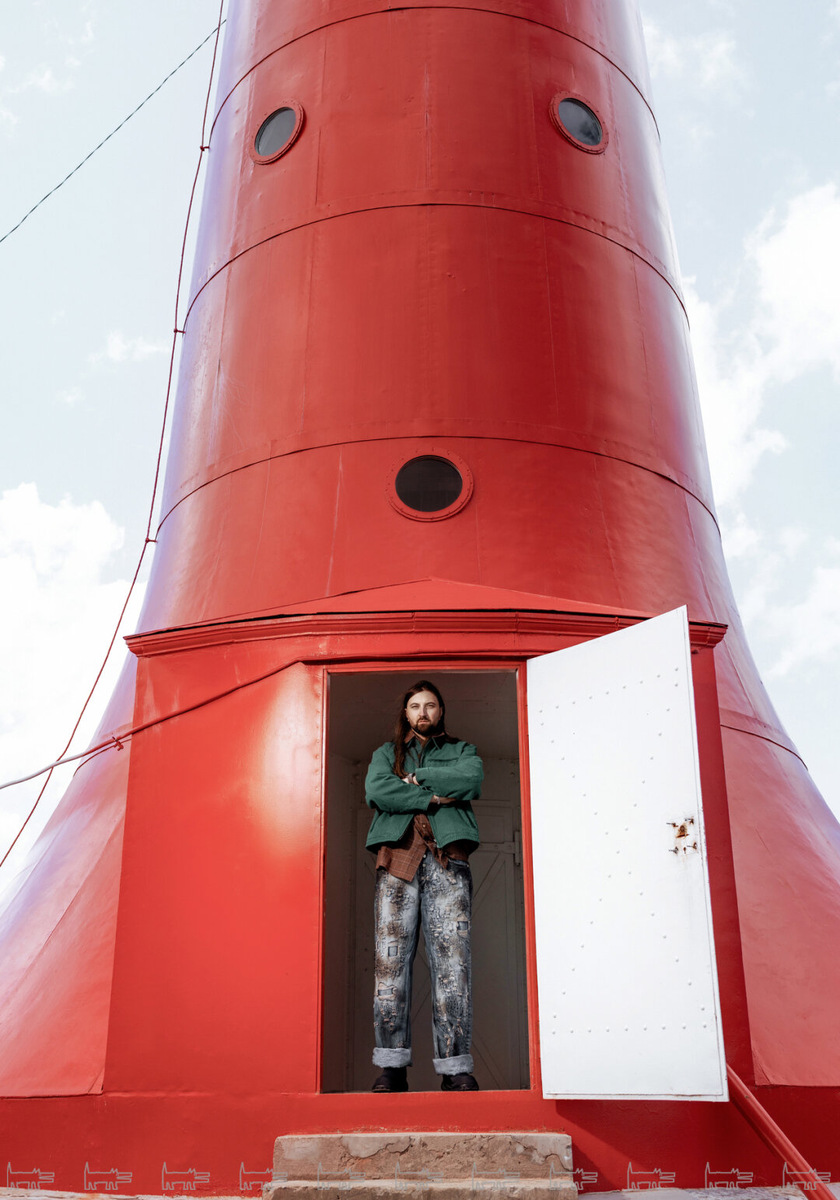    Джинсы, ботинки и куртка STUDIO SLOW, рубашка ALL WE NEED Фото: Фото: Валентина Каштан