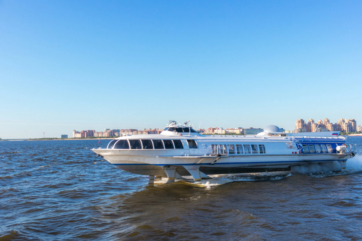 Пассажиры метеоров защищены от брызг воды и ветра Источник фото: www.shutterstock.com