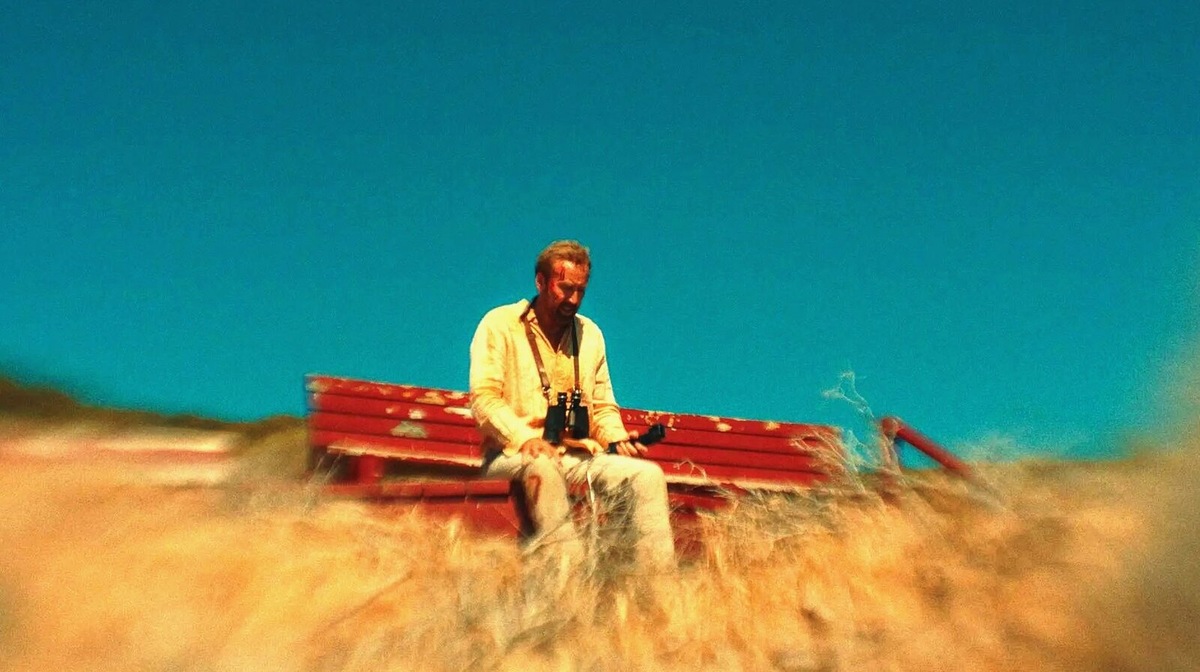 Кадр из фильма «Сёрфер», The Surfer (2024).