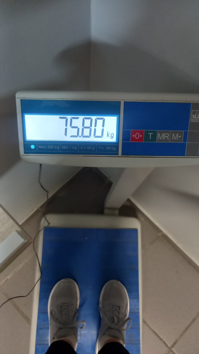 Вес держится на одном месте, стабильно)