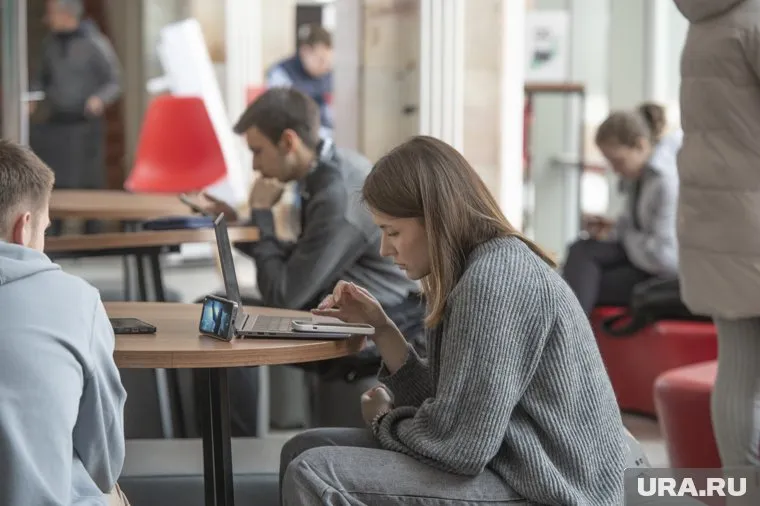 По возможности постарайтесь перевестись с очного обучения на индивидуальный план
Фото: Сергей Русанов © URA.RU