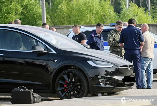    К парку Роман Старовойт приехал на личном автомобиле