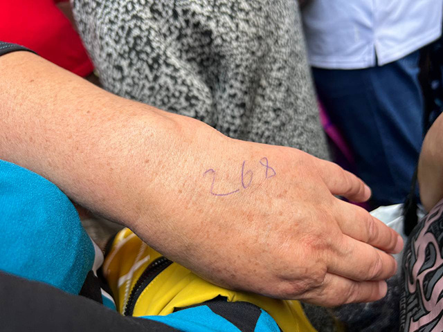    Чтобы попасть в дирекцию по жилищным субсидиям, очередь занимали в пять утра