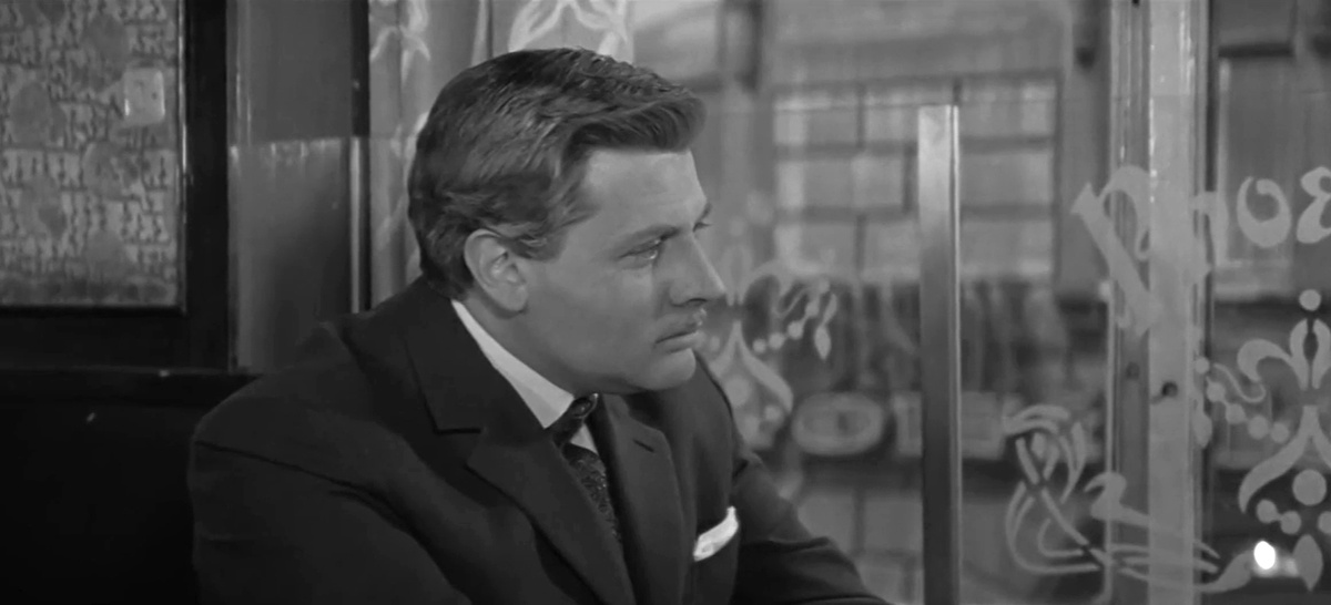 Кадр из кинофильма "Крах", 1968 г., режиссер Владимир Чеботарёв, сценаристы Василий Ардаматский, Эдгар Смирнов, Владимир Чеботарёв, композитор Алексей Муравлёв (скриншот)