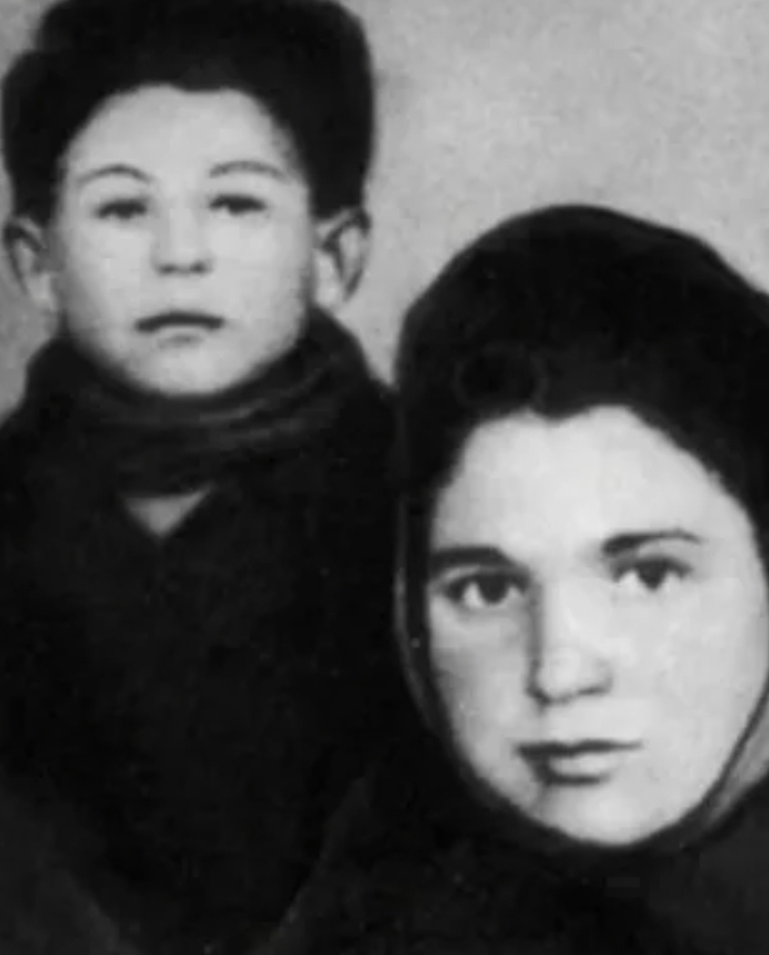 Николай Рубцов с воспитательницей детдома.