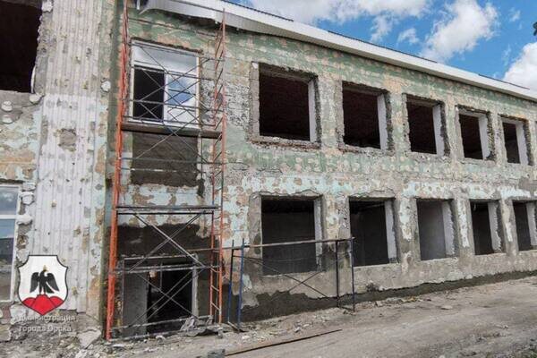    На благоустройство территории школы №24 Орска направили более 53 млн рублей. Сейчас ее ремонтируют после паводка