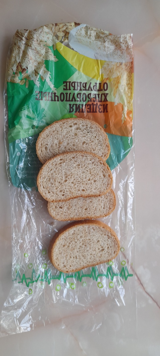 Берем отрубной хлеб(4 кусочка)