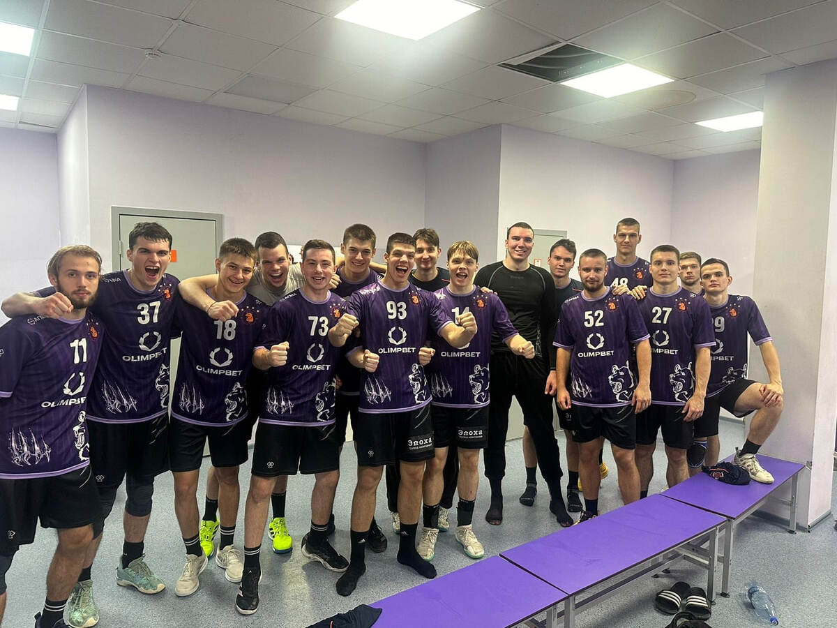    Подмосковные гандболисты идут без осечек