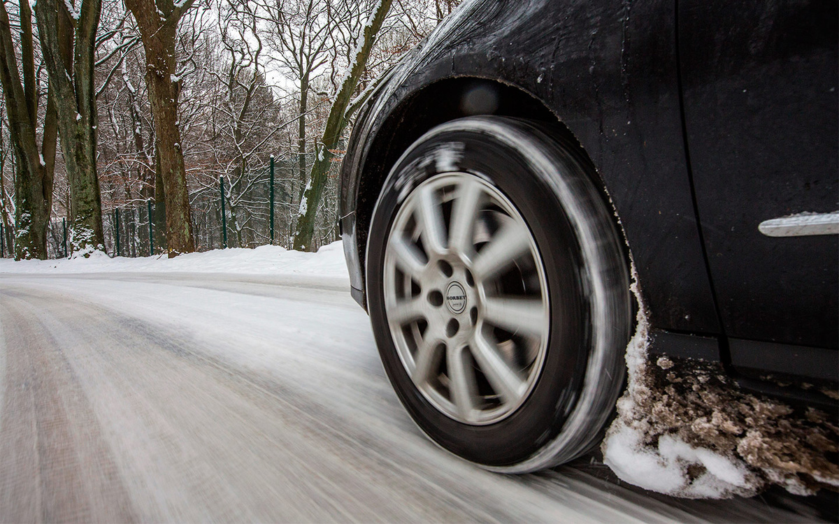 Global Look Press📷Система ABS не допускает блокировки колес при экстренном и интенсивном торможении и позволяет автомобилю оставаться управляемым.