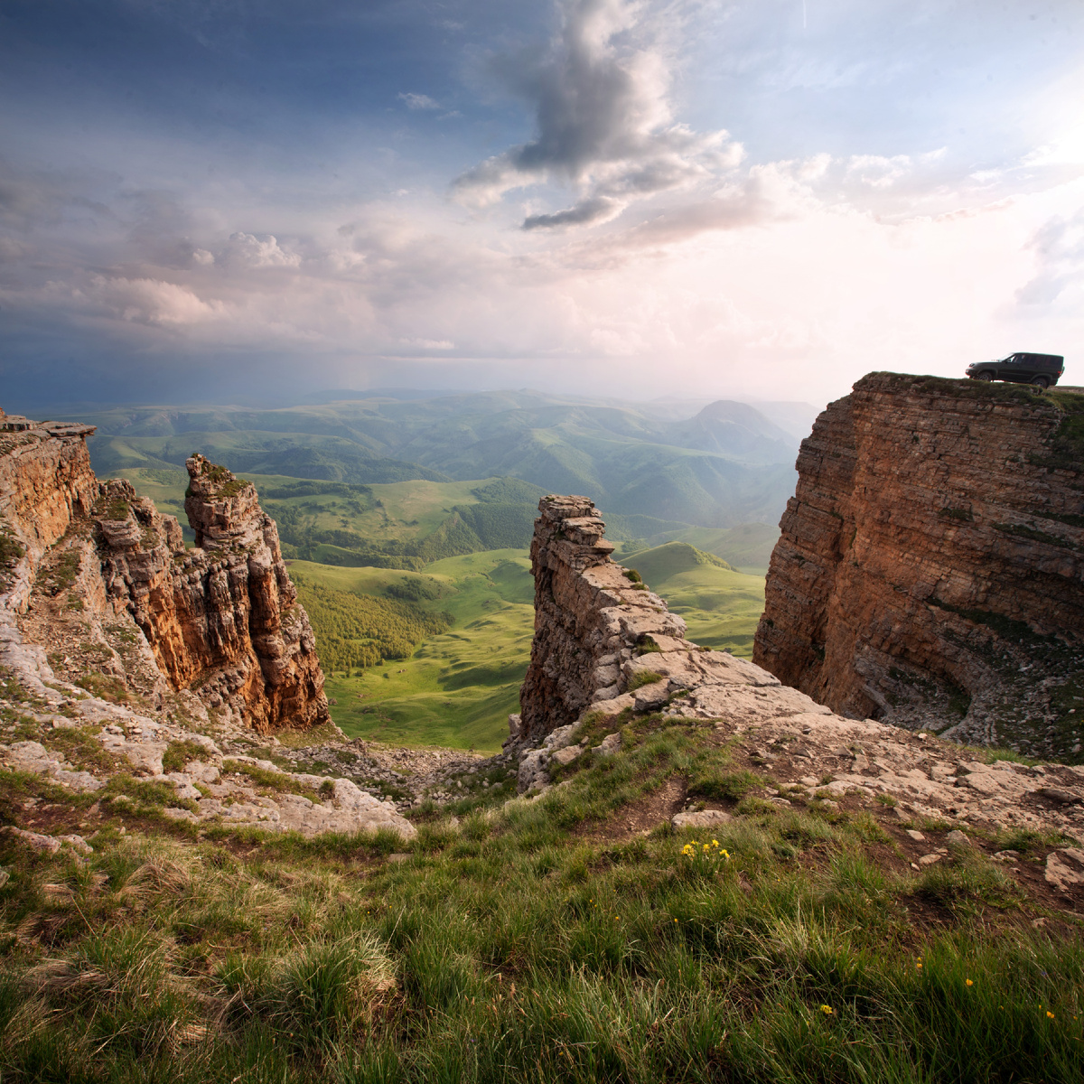 Такой кадр можно сделать на плато Бермамыт, если проявить немного фантазии и терпения
