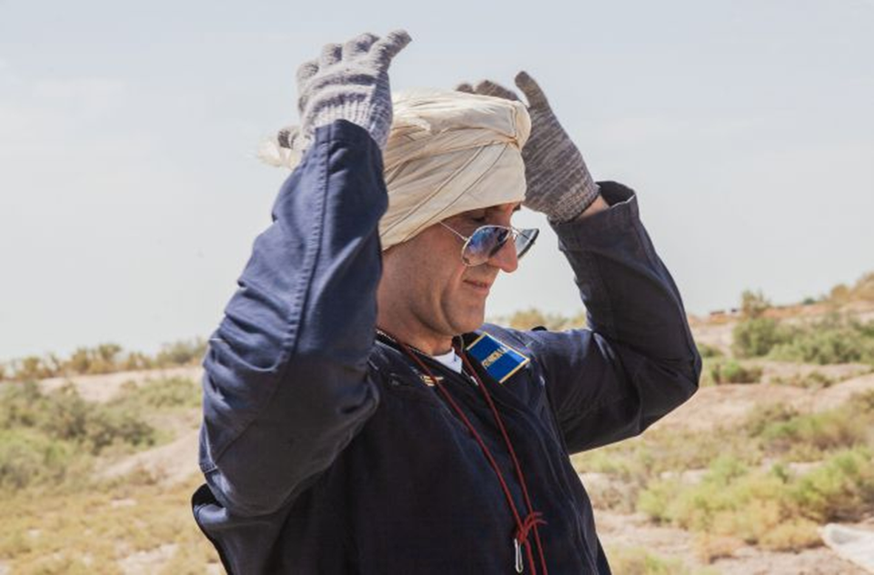 Сергей Тетерятников на выживании в пустыне. Фото: ЦПК