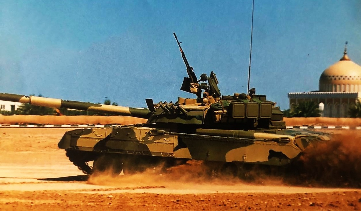 Т-80У на демонстрационном показе в Абу-Даби. 