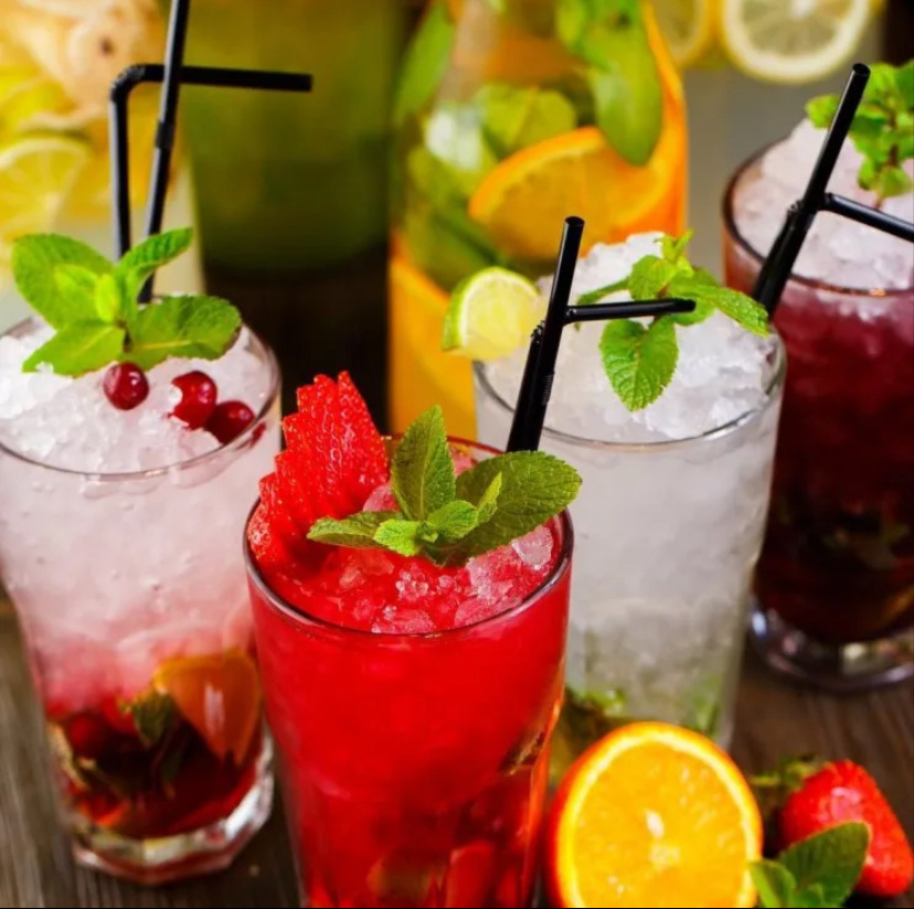 "Освежающие летние напитки: простые рецепты лимонадов, смузи и морсов для утоления жажды"