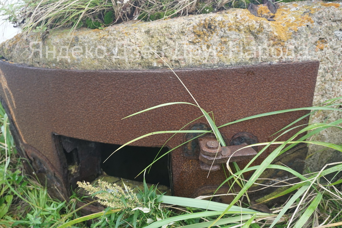 Амбразура СПС-2М в бухте Солдатская, Шикотан. Фото автора