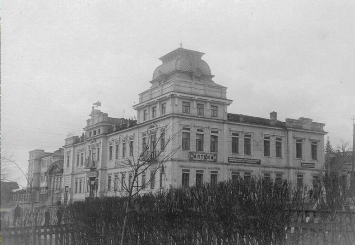 Здание первой аптеки в Чебоксарах. 1955 г.