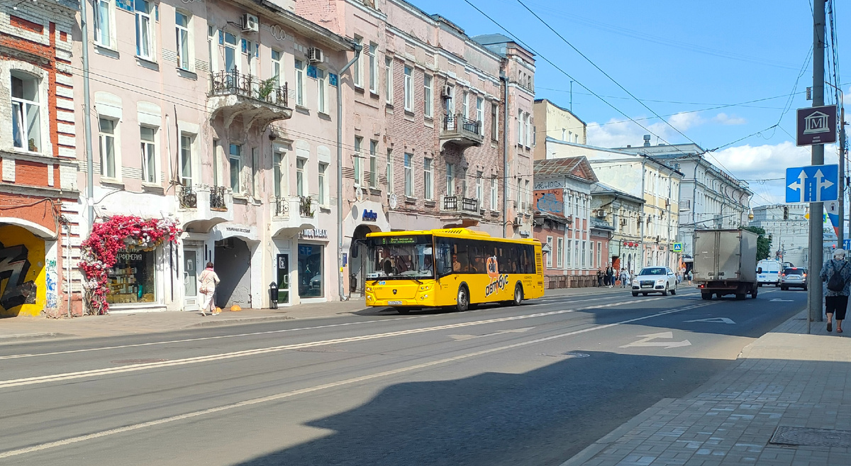 ул. Свободы, автобус ЛиАЗ-5292.65, маршрут № 8