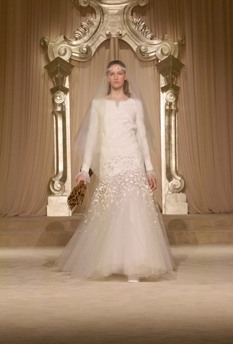 Свадебный образ из коллекции Chanel Haute Couture Fall-Winter 2025/26. Материал: Chanel.