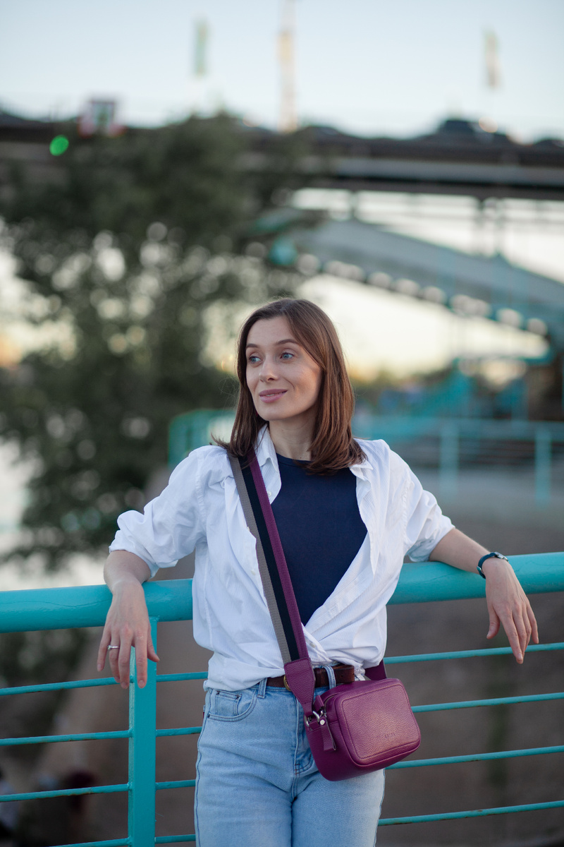 Алена Калистратова, стилист с философским образованием. Болше 15 лет работаю с идентичностью женщин через образы и гардеробы. Если вы хотите не просто читать меня, а идти по своему особому пути с поддержкой, то ближайшие курсы и доступные услуги можно посмотреть здесь: alenakalistratova.ru