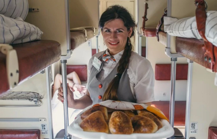 С 2009 года пирожки вблизи путей продавать запрещено. / Фото: youdrop.ru