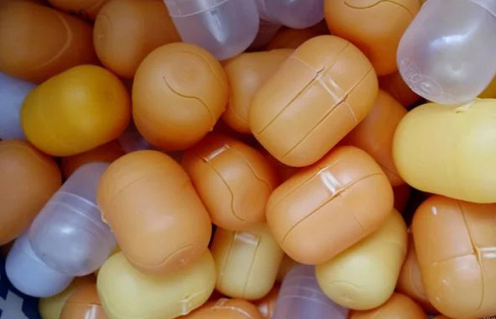 В капсулах от шоколадного яйца было удобно хранить соль. / Фото: ay.by