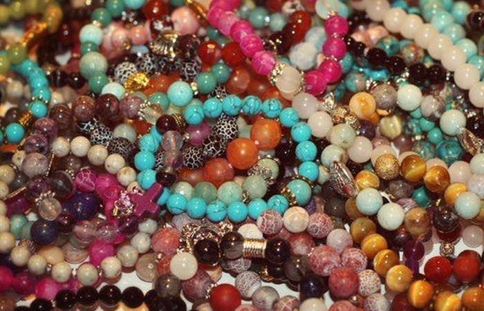 Продавцы бижутерии заходили в вагоны во время длительной стоянки. / Фото: ru.pinterest.com