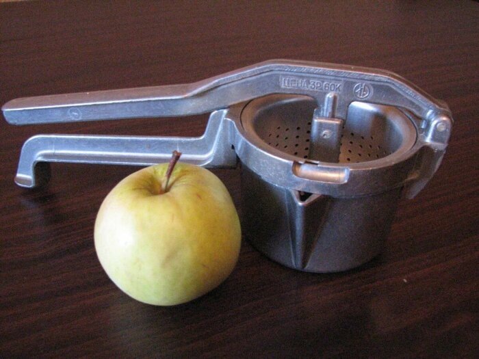 Ручная соковыжималка. \ Фото: bing.com.