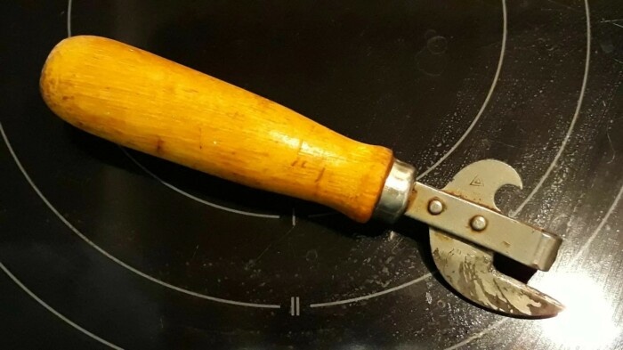 Нож, который справится с любой крышкой и банкой. \ Фото: google.com.