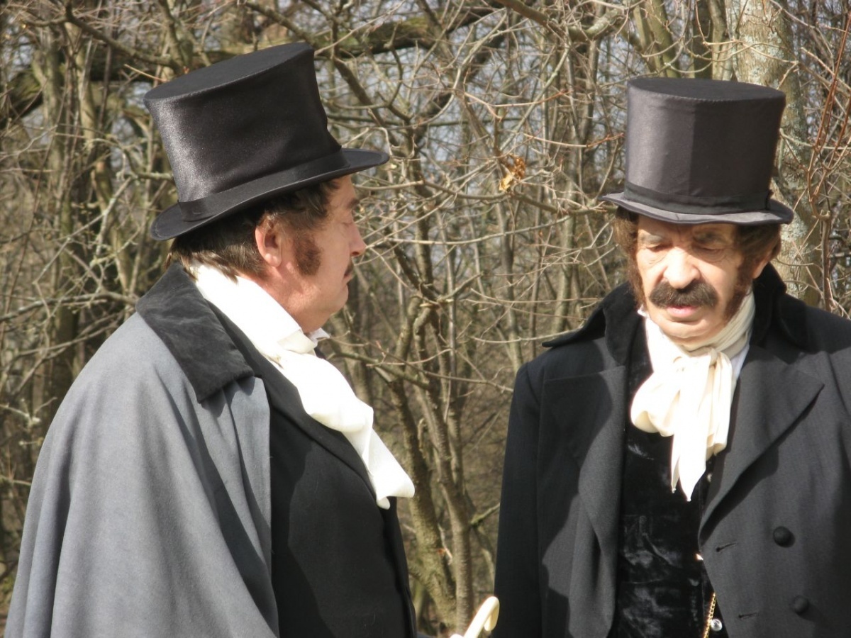   Илья Олейников и Юрий Стоянов, кадр из сериала «Городок»