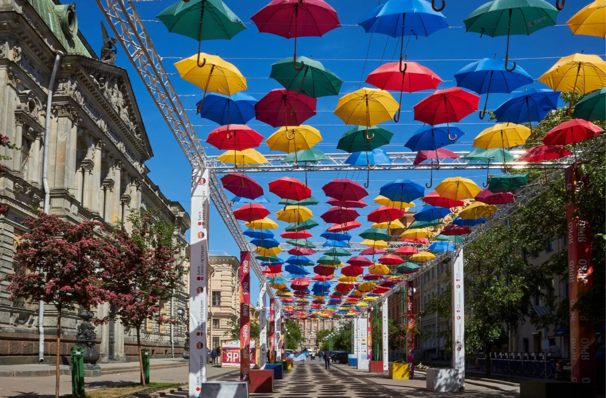 Источник заимствования - ресурс мировой Сети. Аллея парящих зонтиков. Санкт - Петербург 2015г.